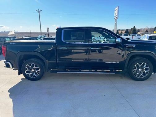 2022 GMC Sierra 1500 SLT