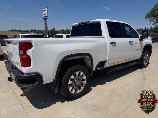 Summit White 2025 Chevrolet Silverado 2500 Custom