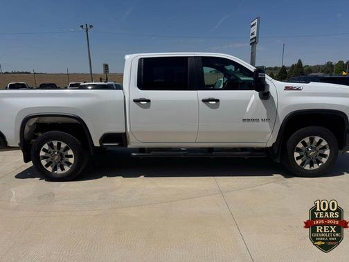 Summit White 2025 Chevrolet Silverado 2500 Custom