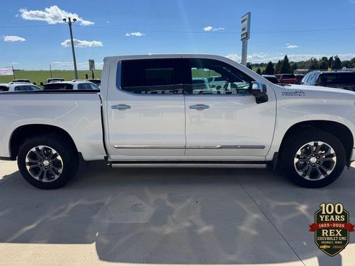 Iridescent Pearl Tricoat 2024 Chevrolet Silverado 1500 High Country