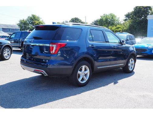 White Platinum Metallic Tri-Coat 2017 Ford Explorer XLT