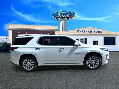 White 2022 Chevrolet Traverse High Country