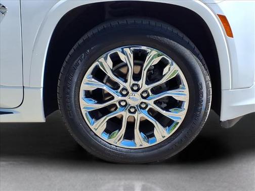 White 2022 Chevrolet Traverse High Country