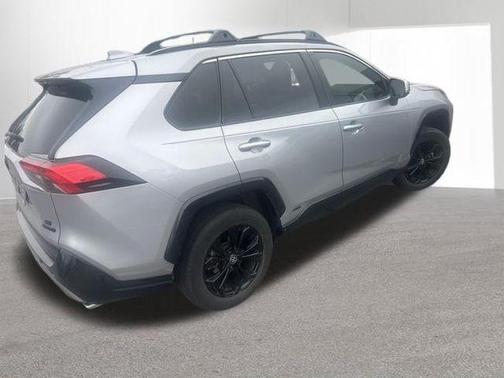 Silver Sky Metallic 2022 Toyota RAV4 Hybrid SE