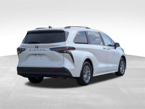 2025 Toyota Sienna XLE 8 Passenger