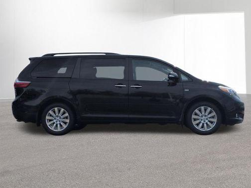 Midnight Black Metallic 2017 Toyota Sienna Limited Premium