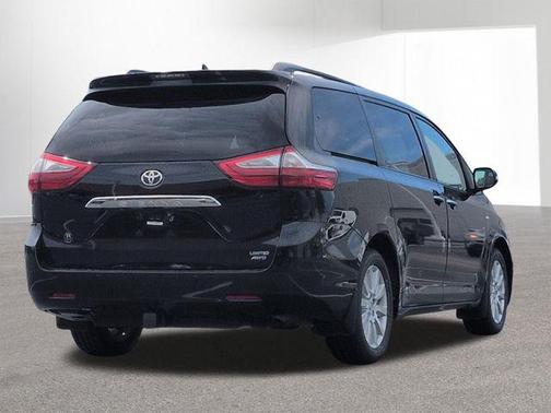 Midnight Black Metallic 2017 Toyota Sienna Limited Premium