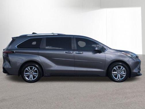 2022 Toyota Sienna Platinum 7 Passenger