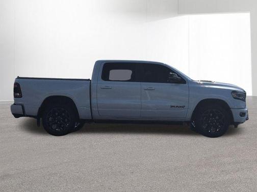 Ivory White Tri-Coat Pearlcoat 2023 RAM 1500 Limited