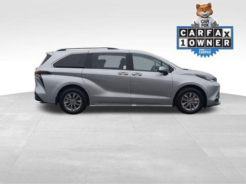 2025 Toyota Sienna XLE 8 Passenger
