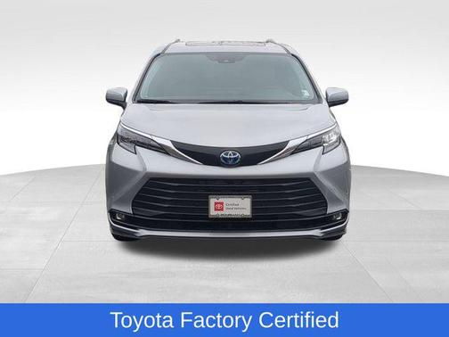 2025 Toyota Sienna XLE 8 Passenger