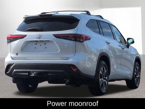 Wind Chill Pearl 2022 Toyota Highlander XLE