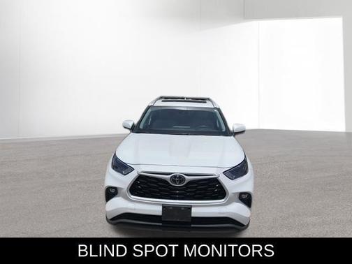 Wind Chill Pearl 2022 Toyota Highlander XLE