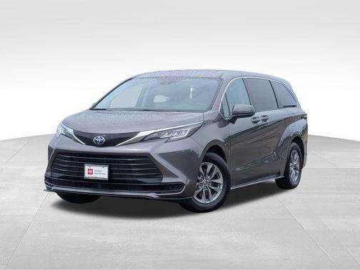 2023 Toyota Sienna LE