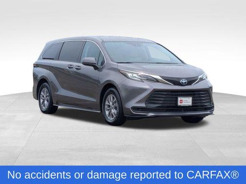 2023 Toyota Sienna LE