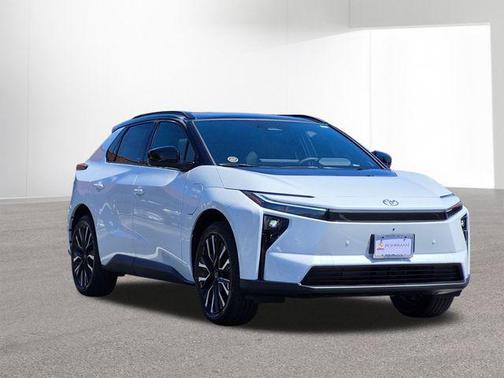 Wind Chill Pearl w/Midnight Black Metallic Roof 2026 Toyota bZ Limited