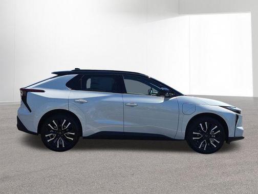 Wind Chill Pearl w/Midnight Black Metallic Roof 2026 Toyota bZ Limited