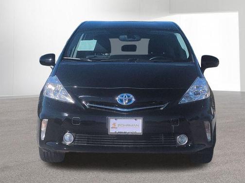 2014 Toyota Prius v Five