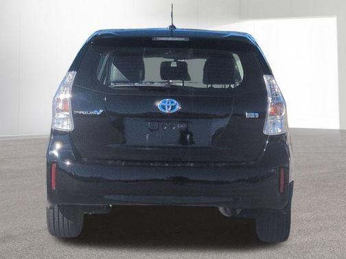2014 Toyota Prius v Five