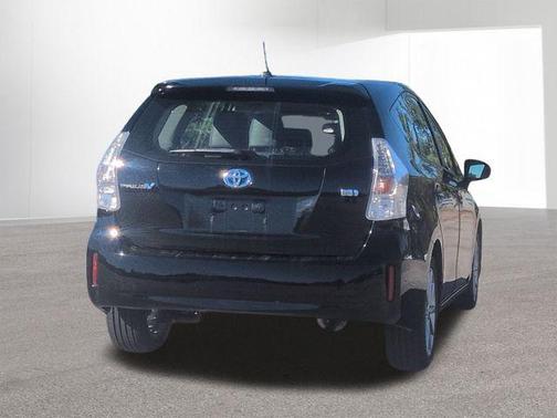 2014 Toyota Prius v Five