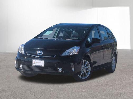 2014 Toyota Prius v Five