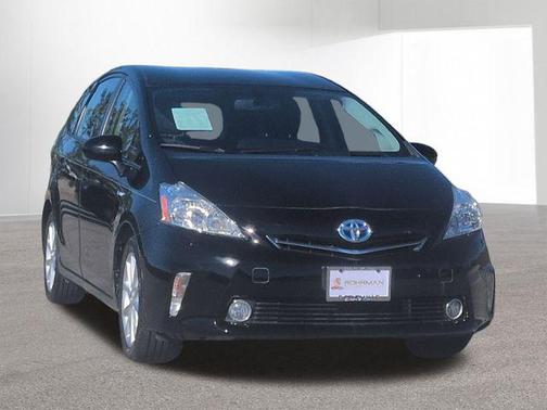 2014 Toyota Prius v Five