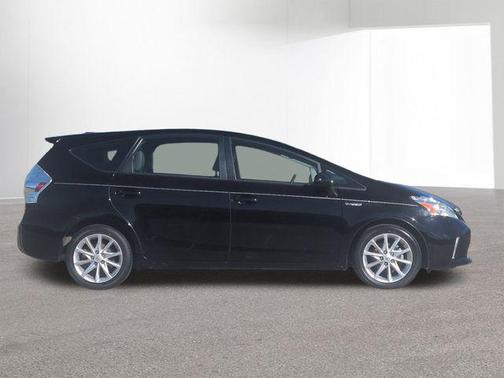 2014 Toyota Prius v Five
