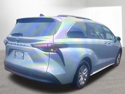 Celestial Silver Metallic 2025 Toyota Sienna XLE