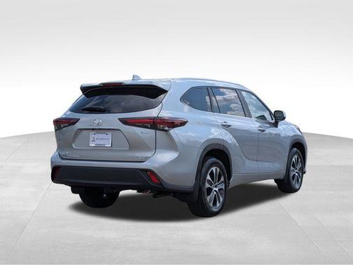 2025 Toyota Highlander Hybrid XLE