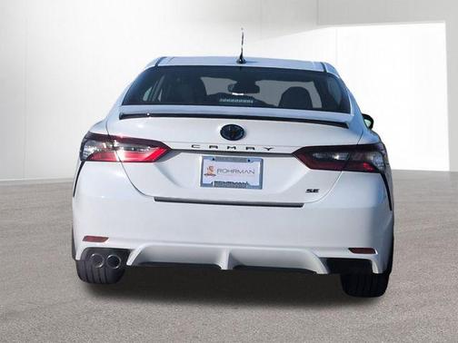 2024 Toyota Camry Hybrid SE