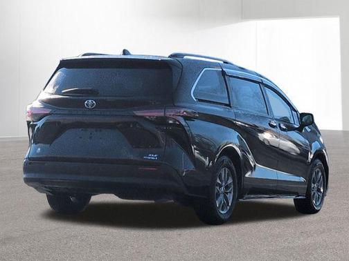 2022 Toyota Sienna XLE