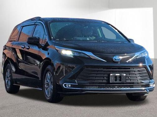 2022 Toyota Sienna XLE