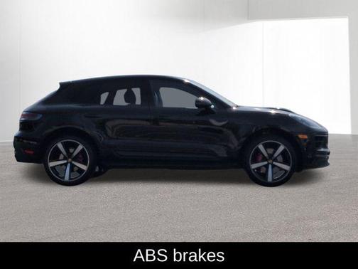 Jet Black Metallic 2022 Porsche Macan Macan