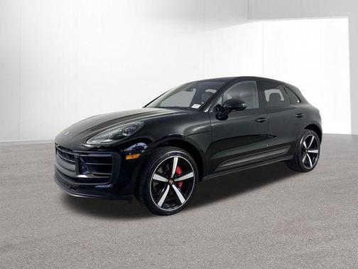 Jet Black Metallic 2022 Porsche Macan Macan