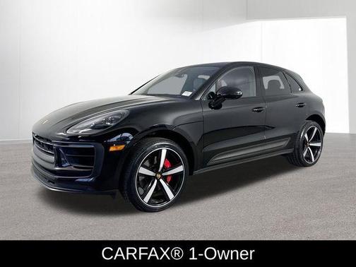 Jet Black Metallic 2022 Porsche Macan Macan