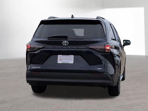 2025 Toyota Sienna XLE 7 Passenger