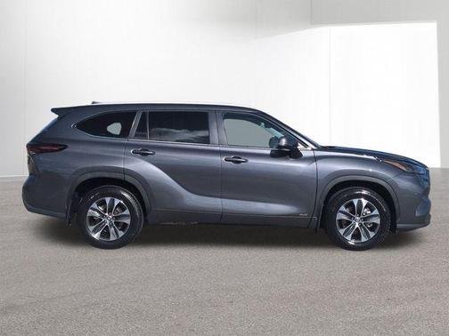 2025 Toyota Highlander Hybrid XLE
