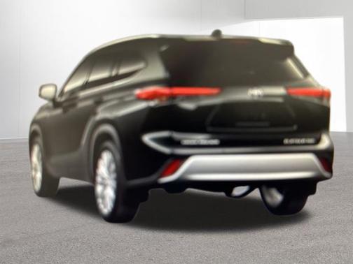 Midnight Black Metallic 2026 Toyota Highlander Platinum