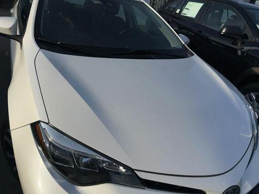 Blizzard Pearl 2017 Toyota Corolla SE