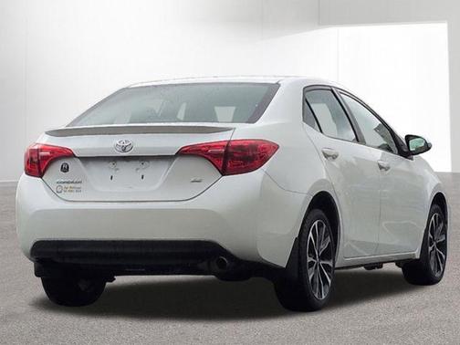 Blizzard Pearl 2017 Toyota Corolla SE