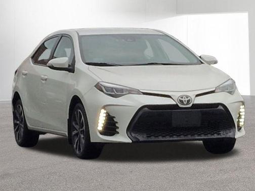 Blizzard Pearl 2017 Toyota Corolla SE