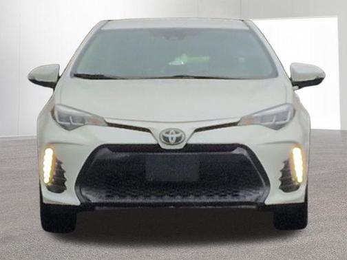 Blizzard Pearl 2017 Toyota Corolla SE