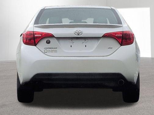 Blizzard Pearl 2017 Toyota Corolla SE