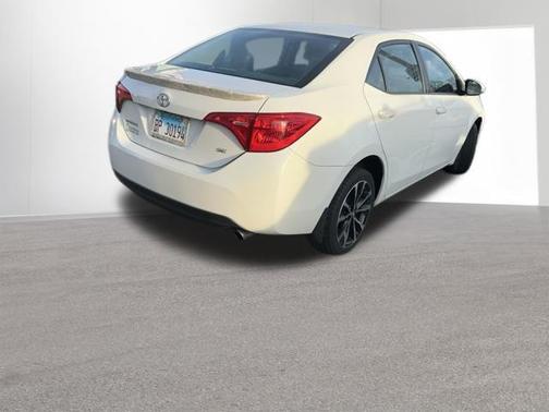 Blizzard Pearl 2017 Toyota Corolla SE