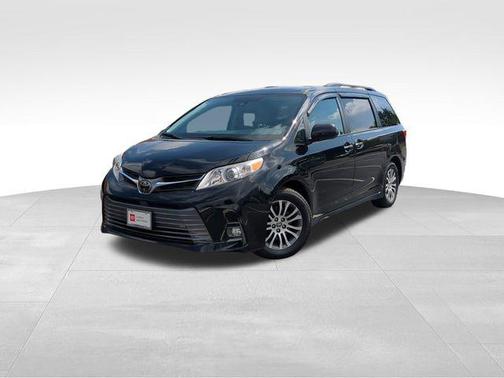 2020 Toyota Sienna XLE