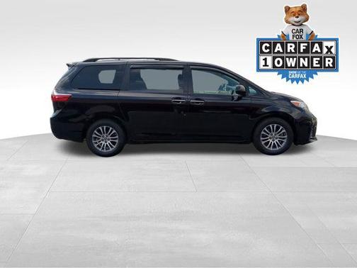 2020 Toyota Sienna XLE