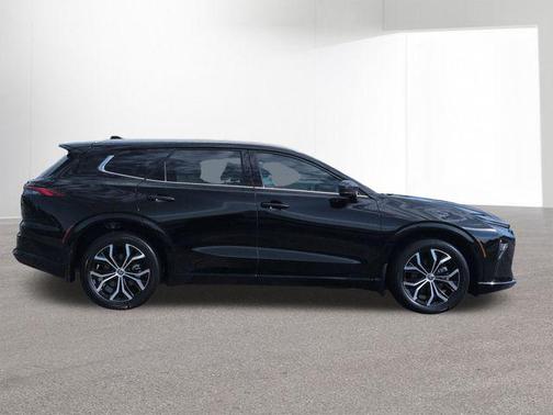 2025 Toyota Crown Signia XLE