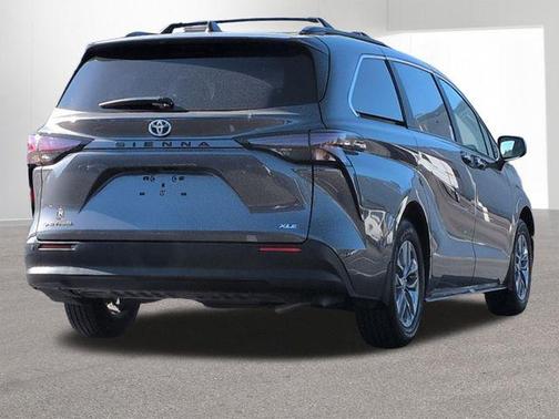 Magnetic Gray Metallic 2025 Toyota Sienna XLE