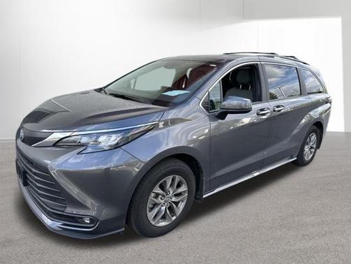 Magnetic Gray Metallic 2025 Toyota Sienna XLE