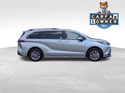 2025 Toyota Sienna XLE 8 Passenger